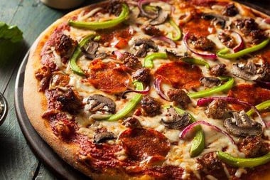 Pizza Franchise Fox Valley, WI Fully Staffed & Compliant